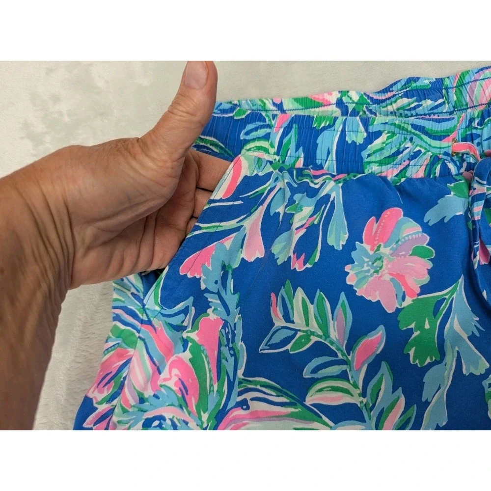 Lilly Pulizer Women's Large Shorts Blue Pink Coastal Flowy Classic Elastic Waist